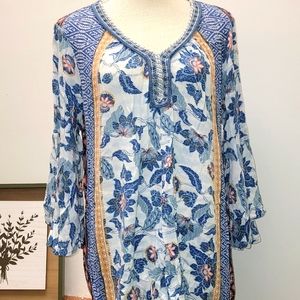 Beautiful flowy top New Directions
